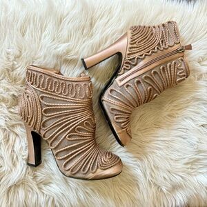 Alberta Ferretti size 38 (us 7.5) embroidered booties